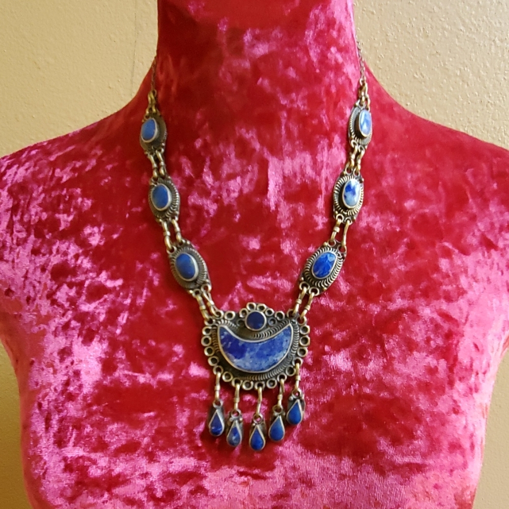 Gorgeous cobalt necklace